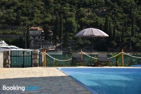Apartments Pralas