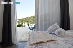 Apartments Pralas