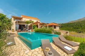 Hedera Estate House Hedera