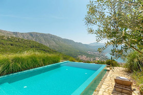 Hedera Estate House Hedera