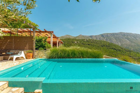 Hedera Estate House Hedera