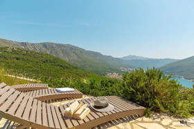Hedera Estate House Hedera