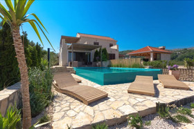 Hedera Estate House Hedera