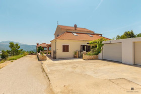 Hedera Estate House Hedera