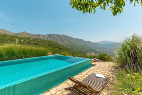 Hedera Estate House Hedera
