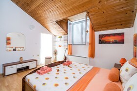 Indy's Beach Apartments