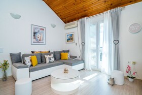 Indy's Beach Apartments