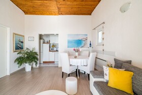 Indy's Beach Apartments