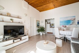 Indy's Beach Apartments