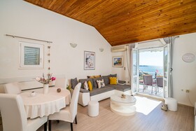 Indy's Beach Apartments