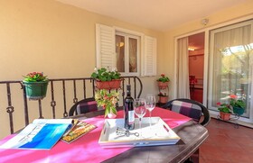 Leona & Borna's Central Lapad Suites