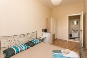 MJ's Sea Side Rooms
