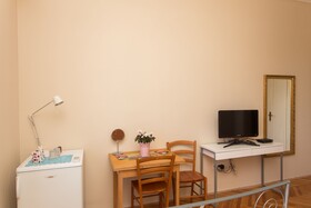 MJ's Sea Side Rooms