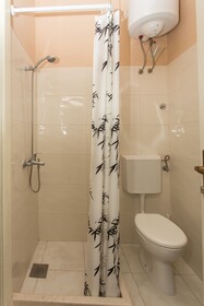 MJ's Sea Side Rooms