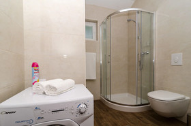 Ploce Apartmani-Luv