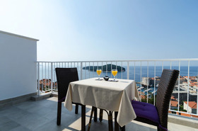 Ploce Apartmani-Luv