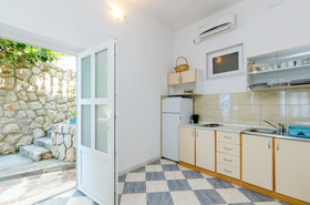 Sea & Stone Apartments