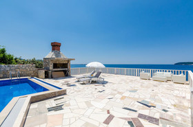 Sea & Stone Apartments