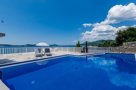 Sea & Stone Apartments