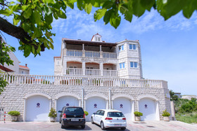 Villa Curic