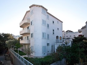 Villa Era