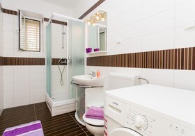 Yellow Room Guesthouse