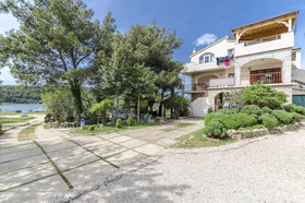 Apartments Davor