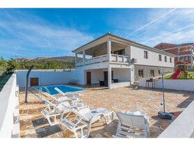 Villa More With Pool And Garden
