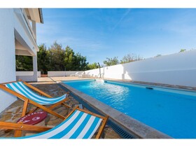 Villa More With Pool And Garden