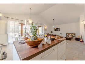 Villa More With Pool And Garden