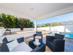 Villa More With Pool And Garden