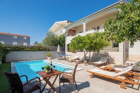 Sunshine Holiday Home