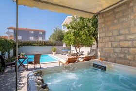 Sunshine Holiday Home
