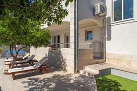 Sunshine Holiday Home
