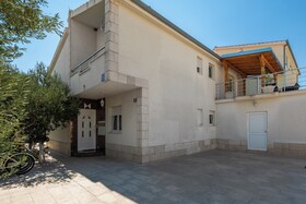 Sunshine Holiday Home