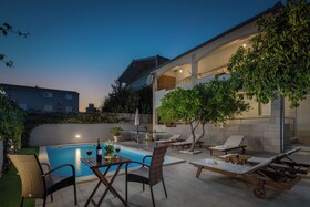 Sunshine Holiday Home
