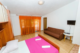 Apartment And Rooms Ivan