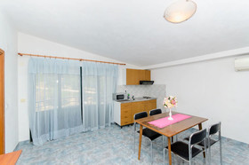 Apartment And Rooms Ivan