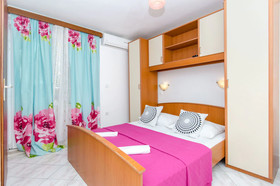 Apartment And Rooms Ivan