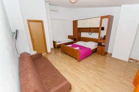 Apartment And Rooms Ivan