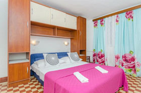 Apartment And Rooms Ivan