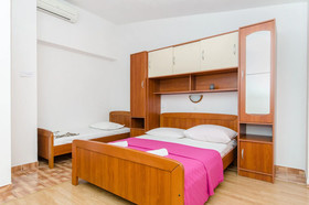 Apartment And Rooms Ivan
