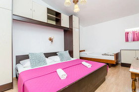 Apartment And Rooms Ivan