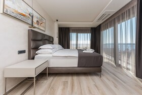 Aurelia 8