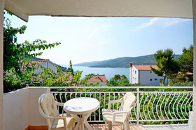 Apartments Jakov