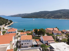 Apartments Jakov
