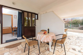 Apartments Marija Vinisce