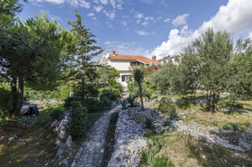 Apartments Mladenka