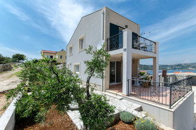 House Anela