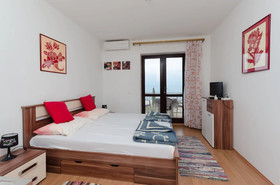 Apartments and Room Sreten